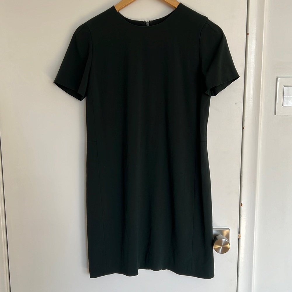 Beautiful dark green Babaton dress.